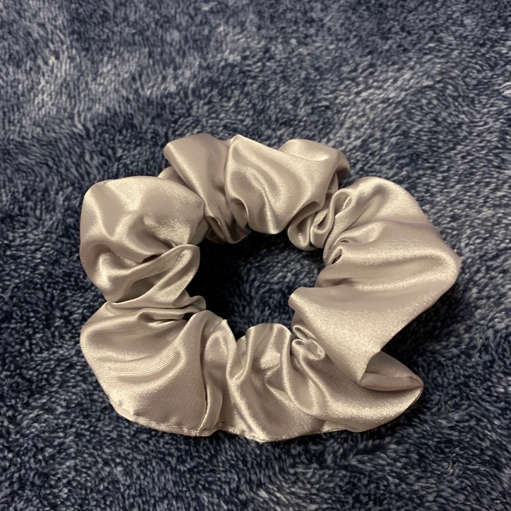 Scrunchie - Picture 4 of 4